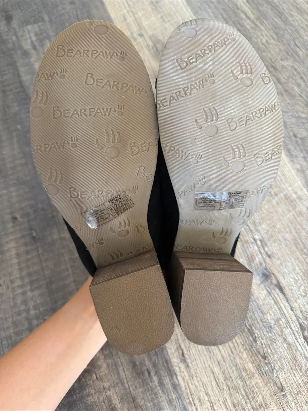 Bearpaw size 10M Edina Black Suede Wood Grain Stacked Heel Open Toe Comfort